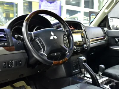 2018 Mitsubishi Pajero GLS 6 Cylinder Petrol Engine Gold Black Crossover GCC