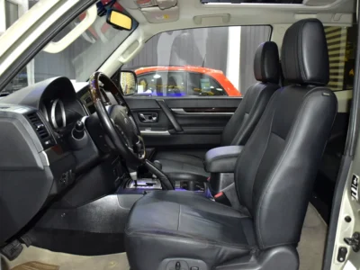 2018 Mitsubishi Pajero GLS 6 Cylinder Petrol Engine Gold Black Crossover GCC