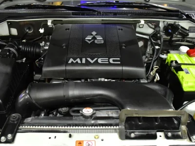 2018 Mitsubishi Pajero GLS 6 Cylinder Petrol Engine Gold Black Crossover GCC