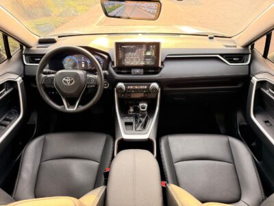 2022 TOYOTA RAV 4 XLE 2.0 L V4 Cylinder Engine White Black SUV Full Option