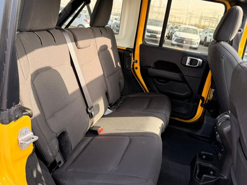 2020 Jeep Wrangler Unlimited Sahara 3.6L V6 4x4 Yellow Black SUV