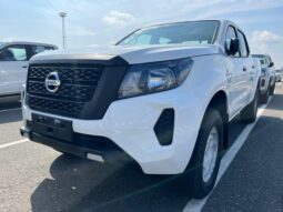 2024 Nissan Navara 2.3 L Turbo-Diesel inline‑4 Cylinder Engine White Black Pick Up
