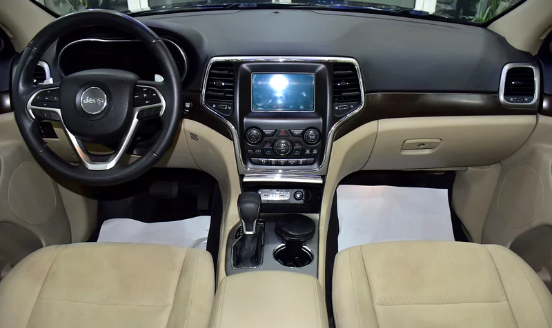 2018 Jeep Grand Cherokee Laredo 6 Cylinders Petrol Engine Black Beige SUV