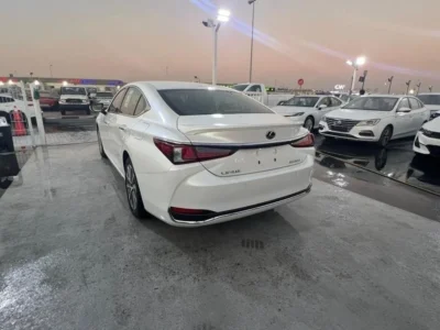 2024 Lexus ES300h 2.5 Litres 4 Cylinder Hybrid Engine White Tan Sedan FWD