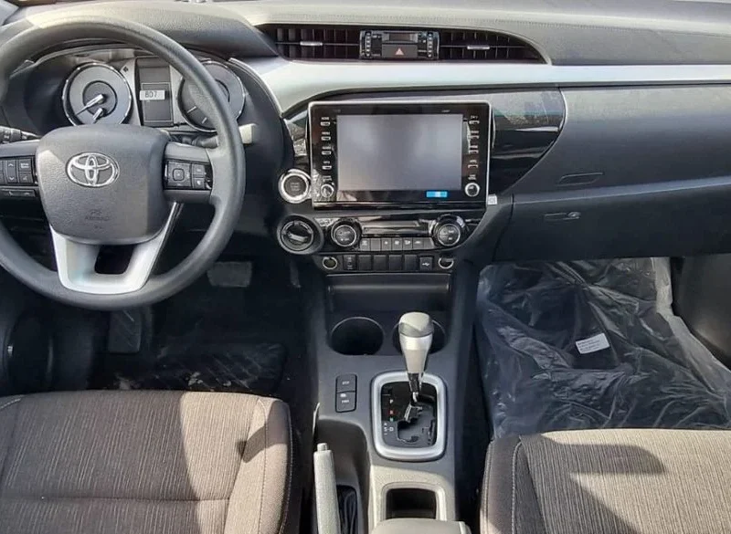 2025 TOYOTA HILUX 2.4L DIESEL DOUBLE CABIN 4X4 GLX White Black Pick UP