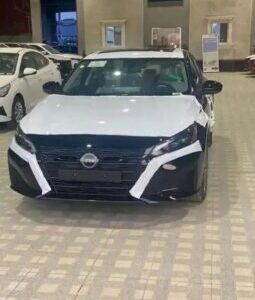 2024 Nissan Altima 2.5-liter inline 4 Cylinder Black Beige Sedan FWD