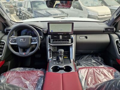 2026 TOYOTA LAND CRUISER GRS 3.3L 6 Cylinder Petrol Engine Black Red SUV