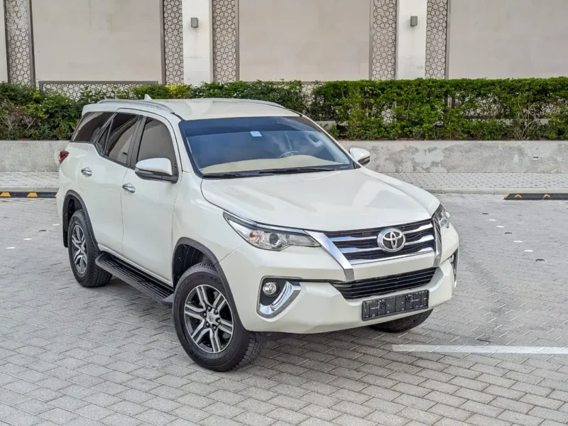 2020 TOYOTA FORTUNER GXR V6 4.0L GCC White Brown SUV GCC Specs