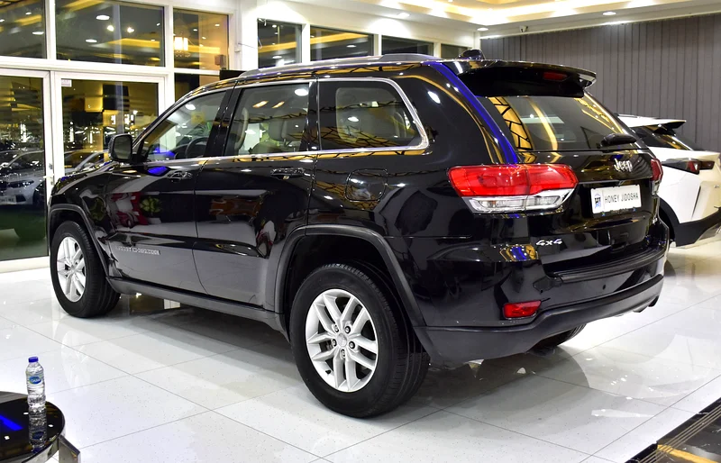 2018 Jeep Grand Cherokee Laredo 6 Cylinders Petrol Engine Black Beige SUV