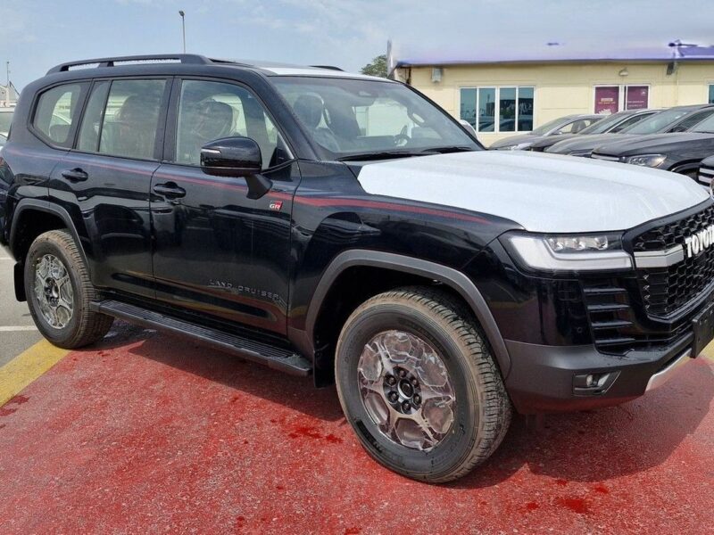 2026 TOYOTA LAND CRUISER GRS 3.3L 6 Cylinder Petrol Engine Black Red SUV