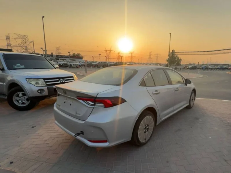 2025 TOYOTA COROLLA GLI HEV 1.8L 4 Cylinders Engine Silver Beige Sedan GCC