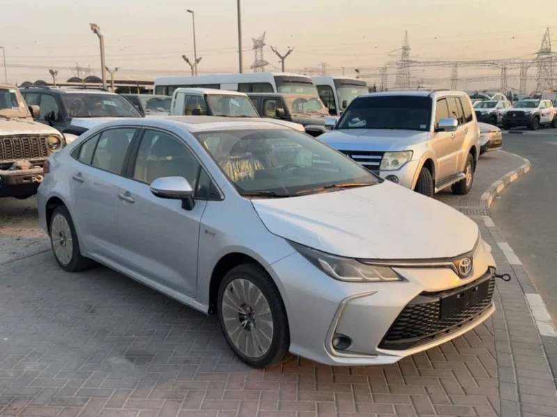 2025 TOYOTA COROLLA GLI HEV 1.8L 4 Cylinders Engine Silver Beige Sedan GCC