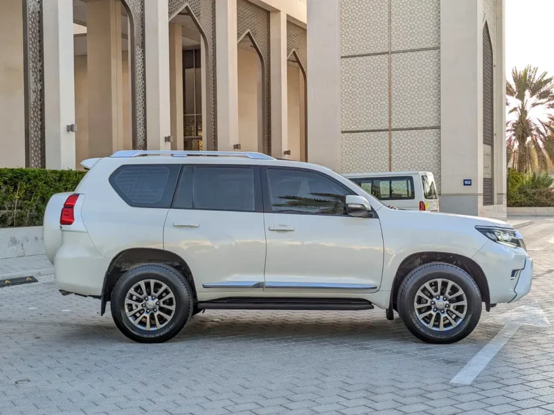 2018 Toyota Prado VXR 6 Cylinders Petrol Engine White Beige SUV GCC Specs