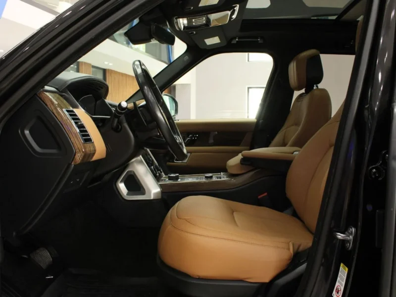 2018 Land Rover Range Rover Vogue SE 5.0L 8 Cylinder Engine Black Brown SUV