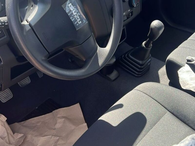 2025 Isuzu D-Max SC 1.9L 4-Cylinder DOHC Diesel Engine White Black Pick UP