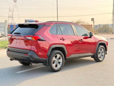 2025 TOYOTA RAV 4 XLE 2.5 Litres V4 Cylinders Engine Red Black SUV FWD