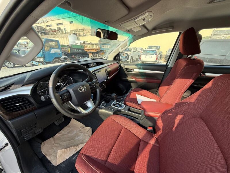 2026 Toyota Hilux SR5 4.0L 6 Cylinders Petrol Engine White Red Pick UP GCC
