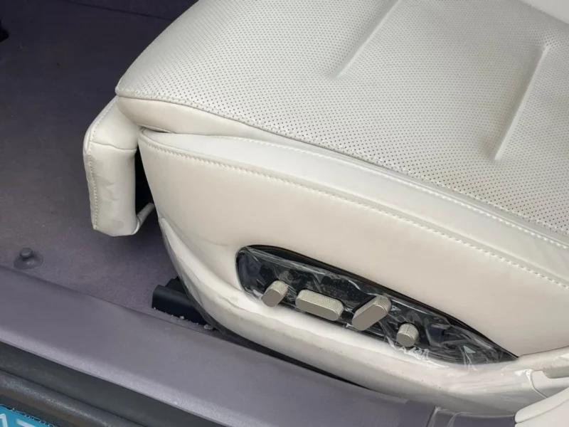 2025 AVATR 12 ULTRA 1.5 Litres 4 Cylinders HYBRID Engine White Sedan RWD