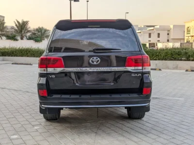 2018 TOYOTA LAND CRUISER GXR DIESEL V8 Engine D-4D Black Beige SUV GCC Specs