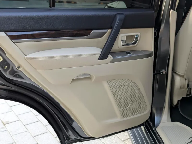 2017 Mitsubishi Pajero GLS MID 6 Cylinders Engine Grey Beige SUV GCC Specs