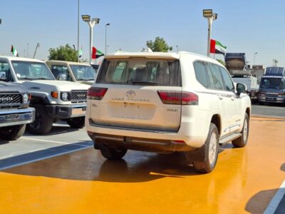 2025 Toyota Land Cruiser GXR 3.5 Litres 6 Cylinders Petrol Engine White Beige SUV GCC