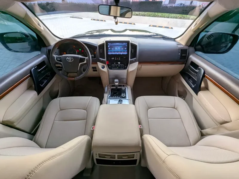 2018 TOYOTA LAND CRUISER GXR DIESEL V8 Engine D-4D Black Beige SUV GCC Specs