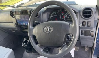 2019 Toyota Land Cruiser 4.5 Litres V8 Turbo Diesel Engine Blue Grey SUV