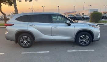 2021 Toyota Kluger GXL 2.5-litre 4-cylinder Petrol-Electric Hybrid Engine Silver Black SUV