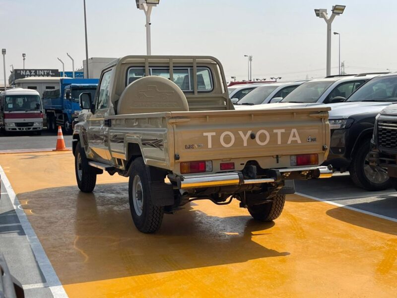 2025 Toyota LAND CRUISER SC AT PETROL 4.0L V6 Petrol Engine DIFF Beige Brown Pick UP
