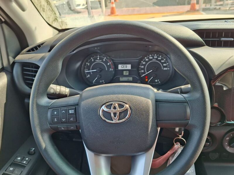 2025 Toyota Hilux DLX 2.7L 4 Cylinders AT PETROL 4X4 DOUBLE CABIN White Red