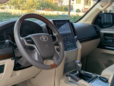2018 TOYOTA LAND CRUISER GXR DIESEL V8 Engine D-4D Black Beige SUV GCC Specs