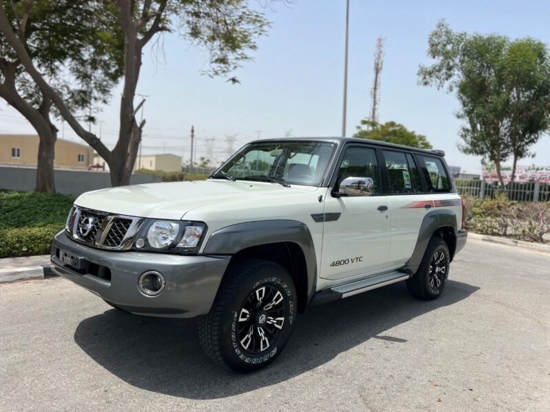 2024 Nissan Patrol Super Safari 4.8L 6-Cylinder In-line White Red SUV GCC Specs