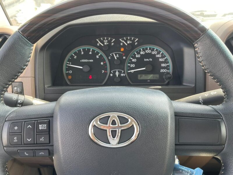 2025 Toyota LAND CRUISER SC AT PETROL 4.0L V6 Petrol Engine DIFF Grey Brown Pick UP