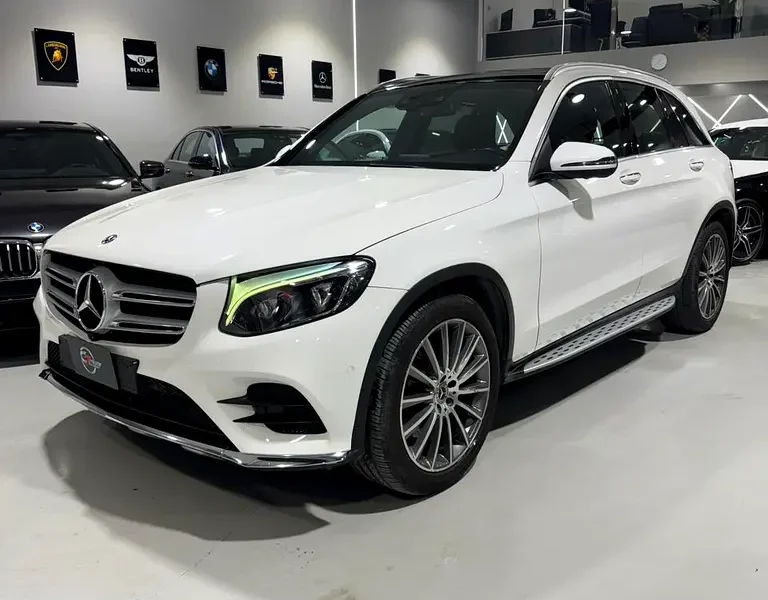 2018 Mercedes-Benz GLC GLC 250 4MATIC 4 Cylinders Engine White Brown Crossover