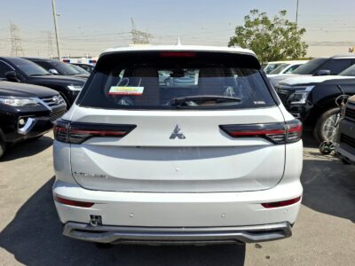 2026 Mitsubishi Outlander P Line 2.5 Litres 4 Cylinder Petrol Engine White Tan SUV