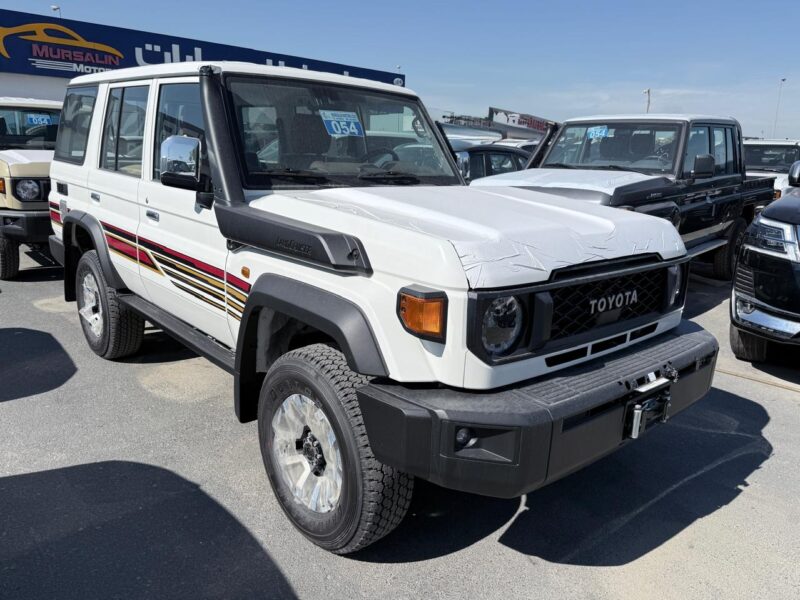 2025 Toyota LC 5 Door 2.8L 4-cylinder AT Full Diesel with Radar White Tan SUV