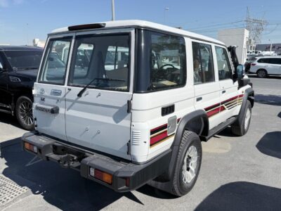 2025 Toyota LC 5 Door 2.8L 4-cylinder AT Full Diesel with Radar White Tan SUV