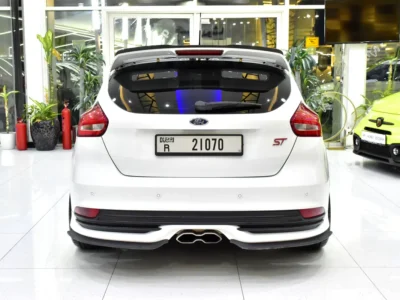 2017 Ford Focus ST 4 Cylinder Petrol Engine White Black Hatchback GCC