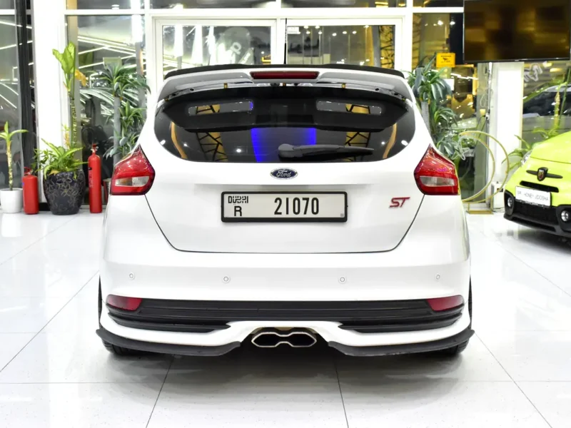 2017 Ford Focus ST 4 Cylinder Petrol Engine White Black Hatchback GCC