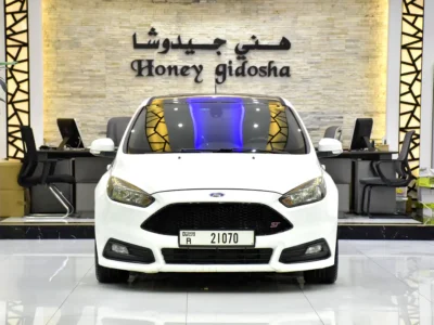 2017 Ford Focus ST 4 Cylinder Petrol Engine White Black Hatchback GCC