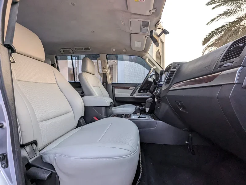 2015 Mitsubishi Pajero GLS MID OPTION V6 Engine 3.5 Litres GCC Specs