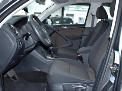 2016 Volkswagen Tiguan SE 4 Cylinders Engine Grey Black Crossover GCC