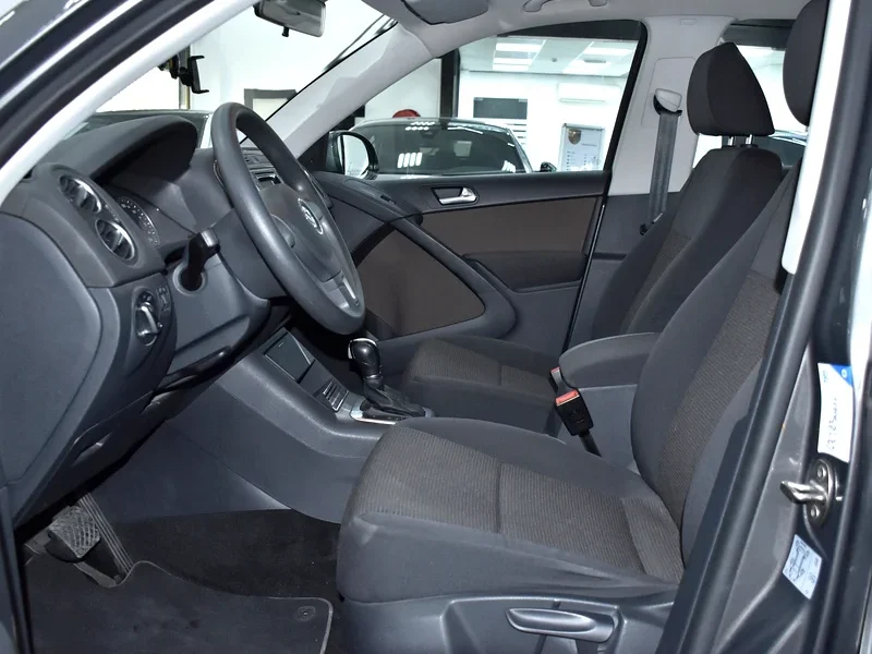 2016 Volkswagen Tiguan SE 4 Cylinders Engine Grey Black Crossover GCC