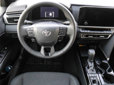 2025 Toyota Camry LE 2.5L 4-cylinder Engine Hybrid Silver Black Sedan