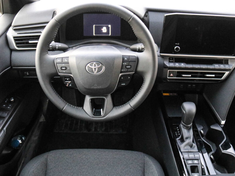2025 Toyota Camry LE 2.5L 4-cylinder Engine Hybrid Silver Black Sedan
