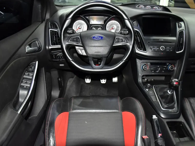 2017 Ford Focus ST 4 Cylinder Petrol Engine White Black Hatchback GCC