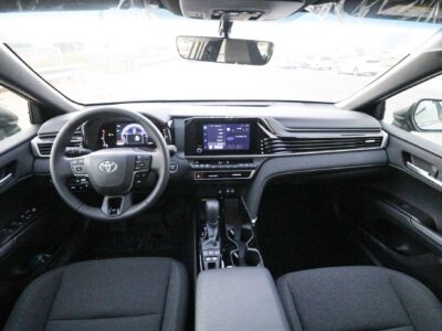 2025 Toyota Camry LE 2.5L 4-cylinder Engine Hybrid Silver Black Sedan