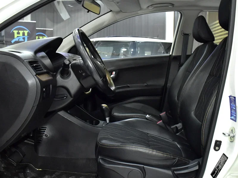 2015 Kia Picanto EX FOP 4 Cylinders Petrol Engine White Black Hatchback GCC