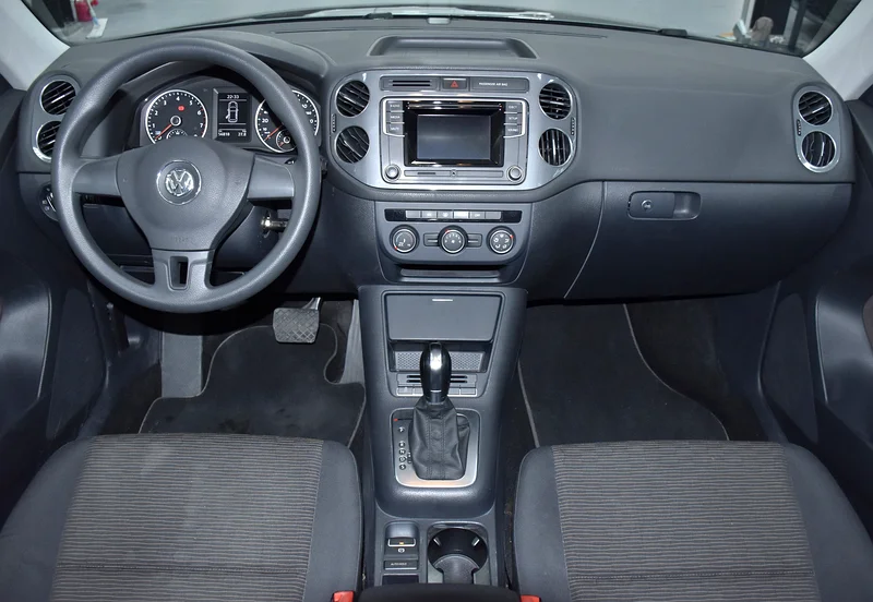 2016 Volkswagen Tiguan SE 4 Cylinders Engine Grey Black Crossover GCC