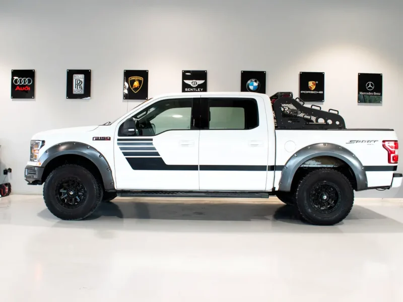 2018 Ford F-Series Pickup Base 8 Cylinder Petrol Engine White Black Pickup GCC